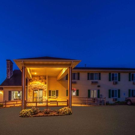 Super 8 By Wyndham Berlin Wi Exterior foto