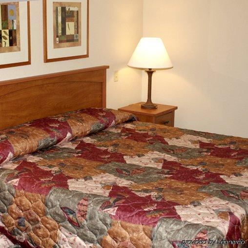 Super 8 By Wyndham Berlin Wi Quarto foto